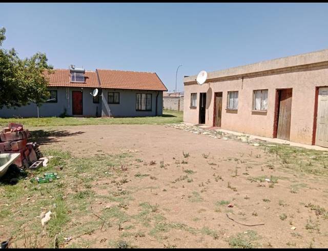 3 BEDROOM HOUSE FOR SALE IN LENASIA SOUTH EXT 4